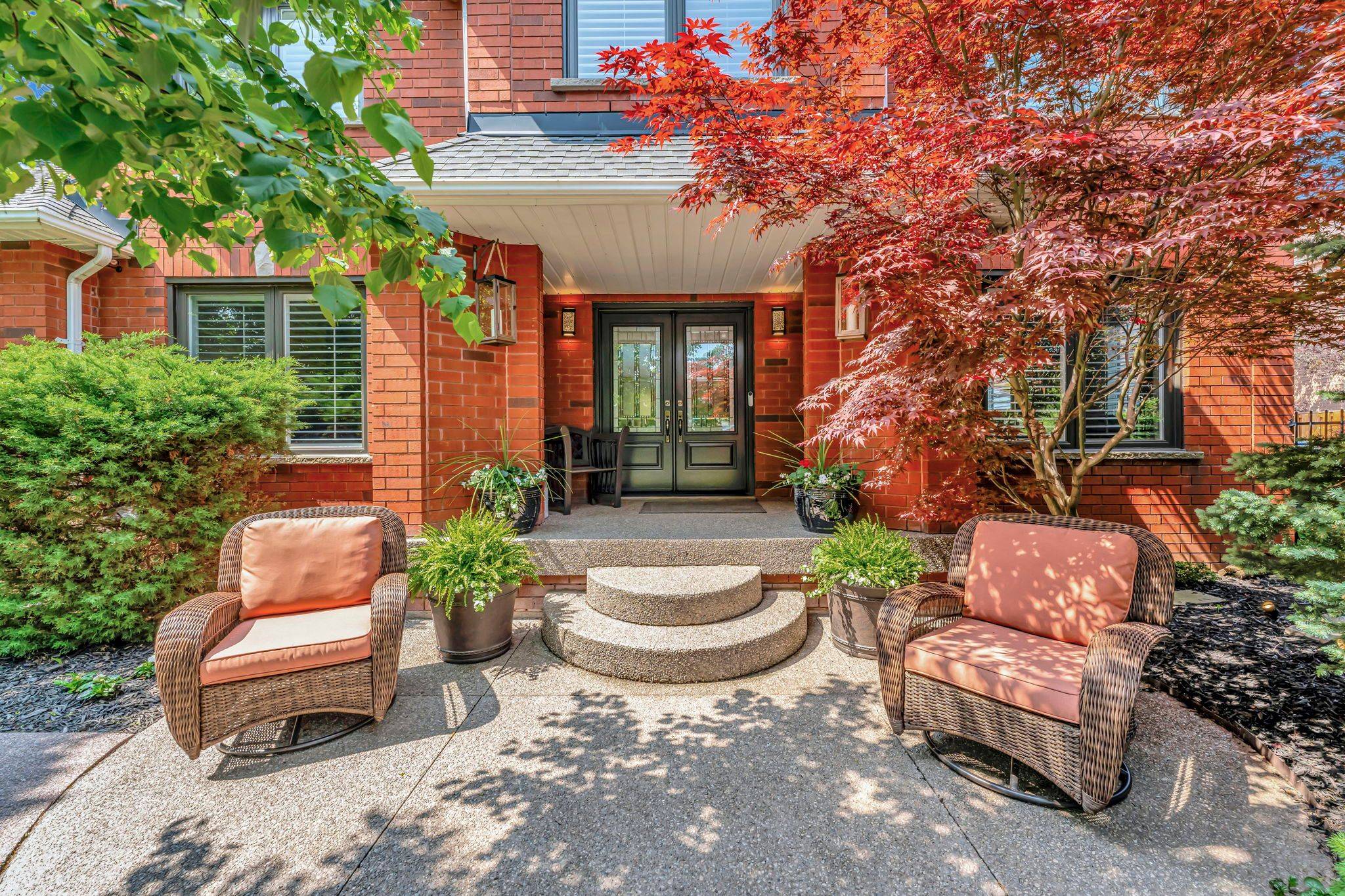 Oakville, ON L6M 3M7,1109 Sheltered Oak CT