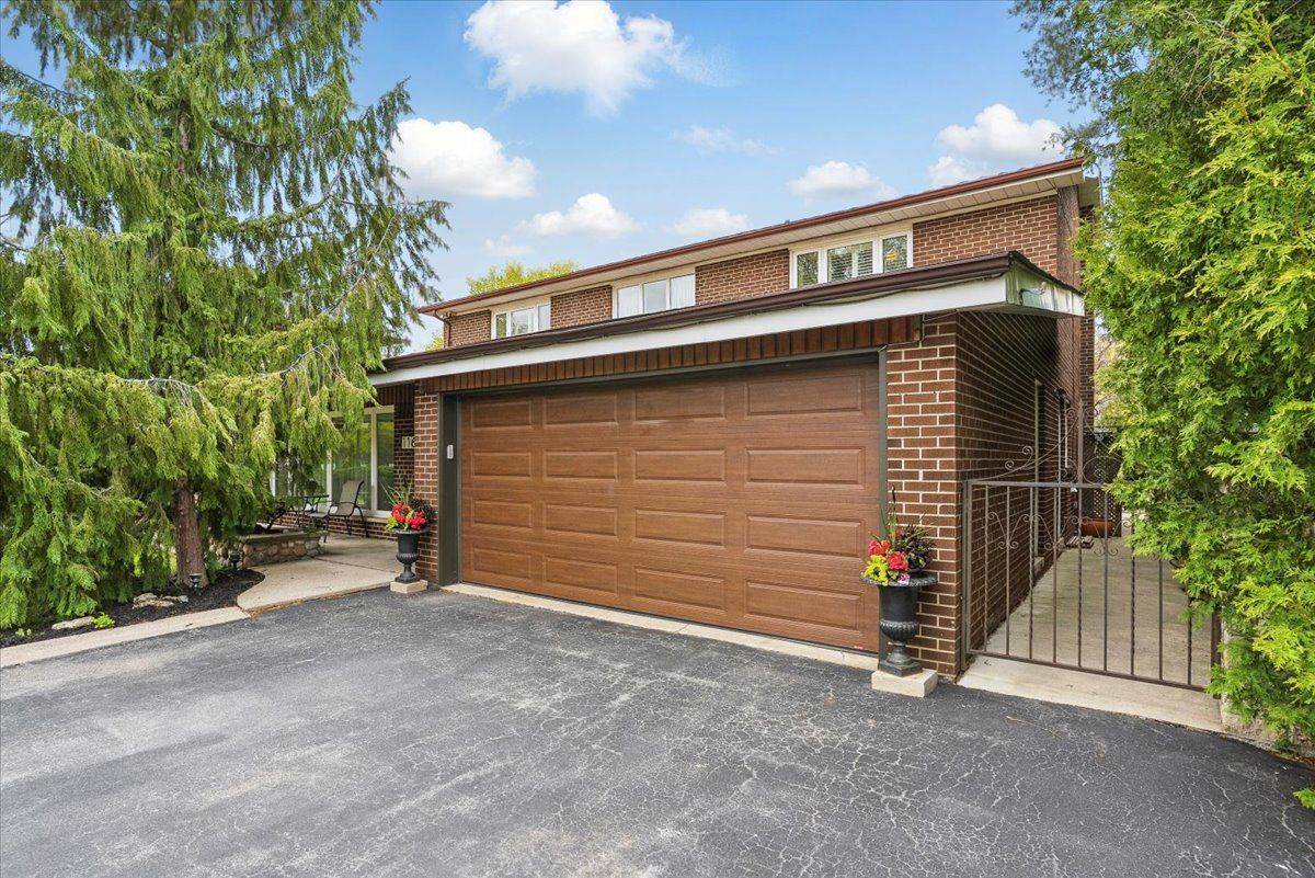 Toronto W09, ON M9R 1Z2,116 Clement RD