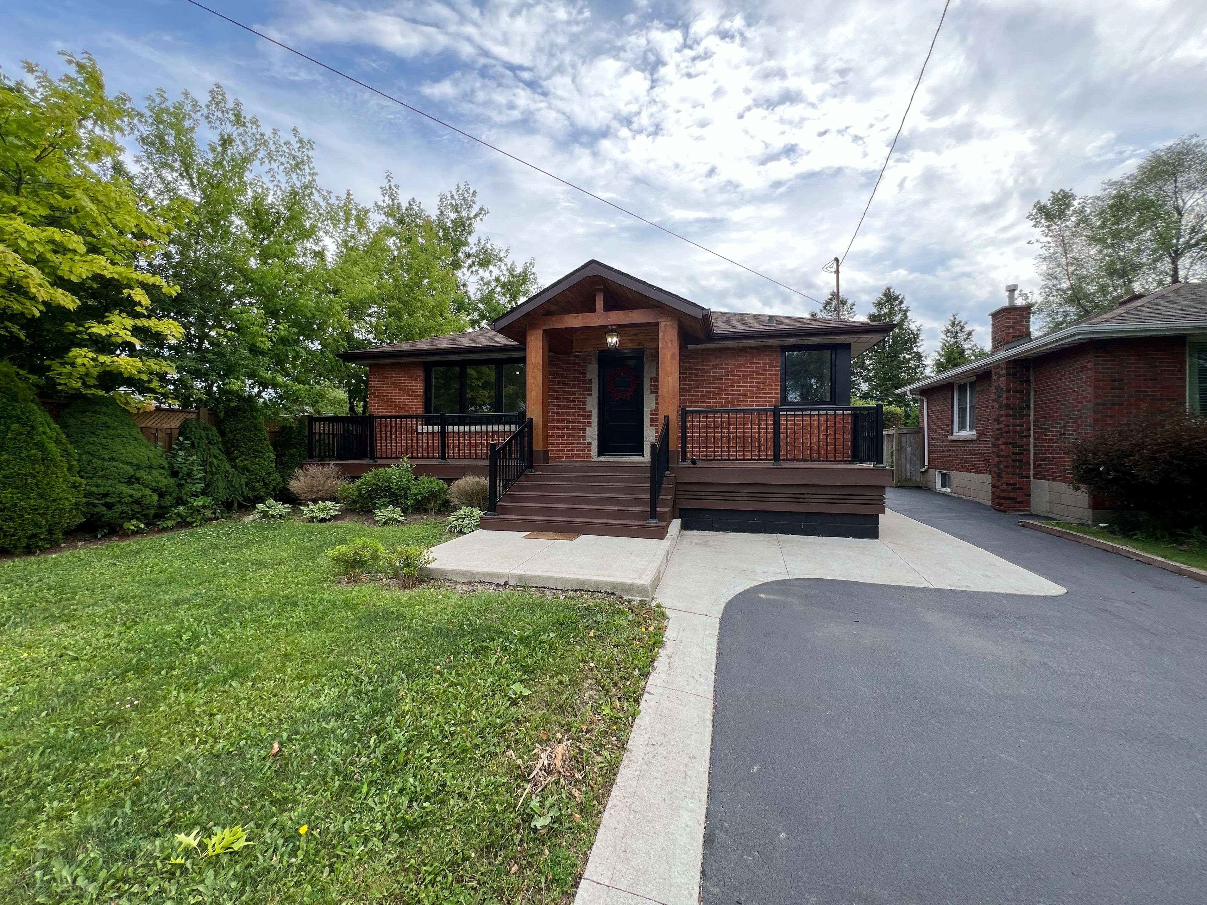 142 South Bend RD E, Hamilton, ON L9A 2B6