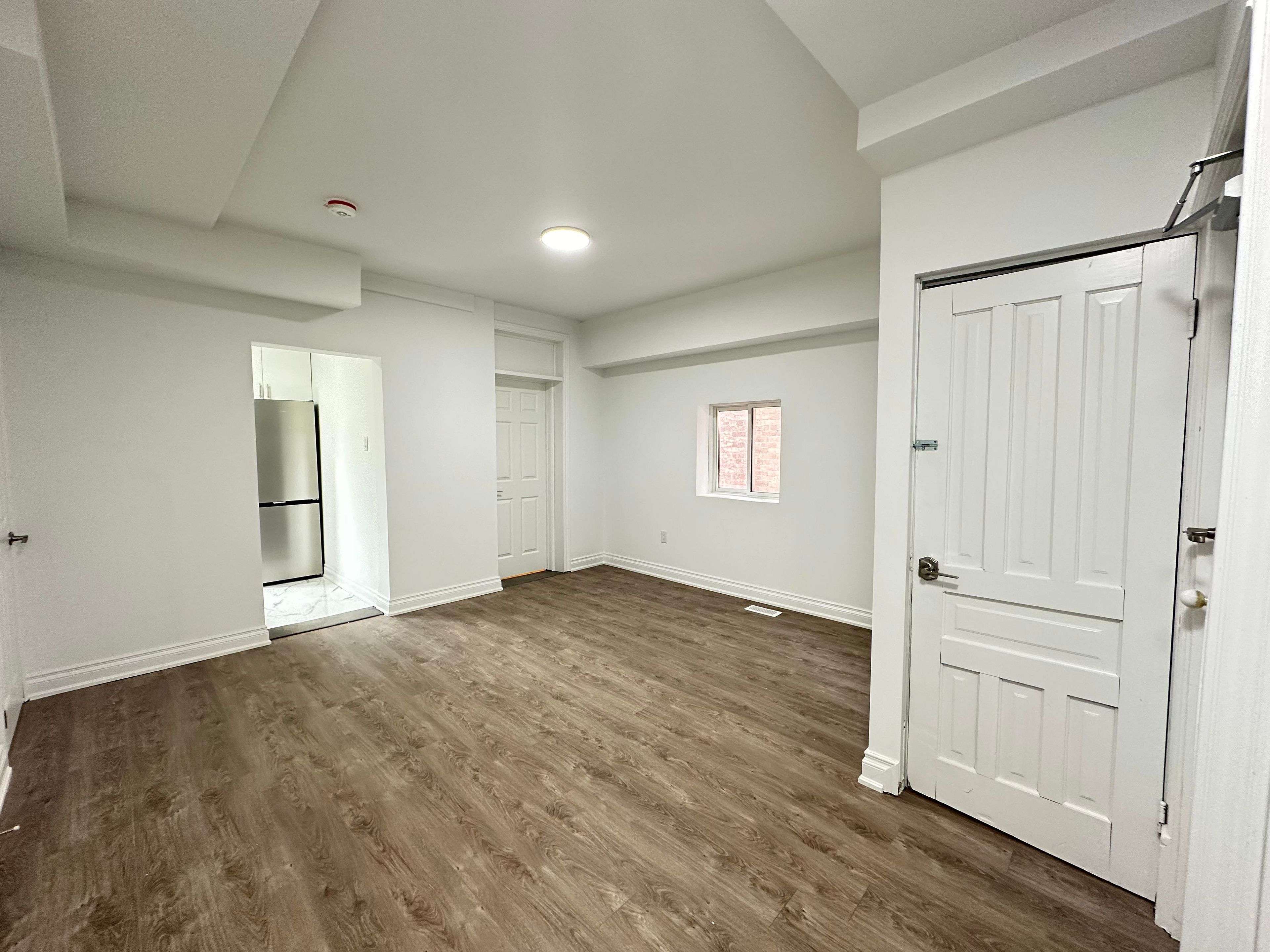 Hamilton, ON L8M 2G2,110 Myrtle AVE #1