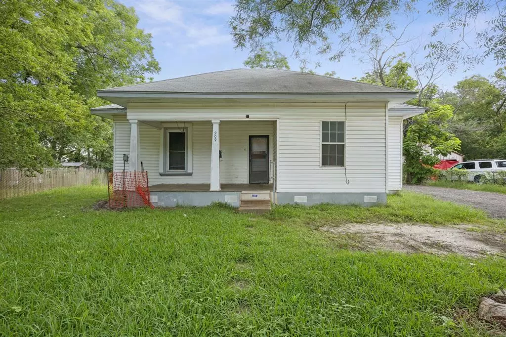 Terrell, TX 75160,909 E High Street