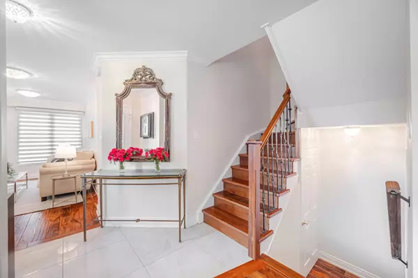 Mississauga, ON L5M 5Z7,5230 Glen Erin DR #15