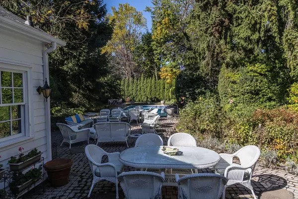 Niagara-on-the-lake, ON L0S 1J0,217 Butler ST