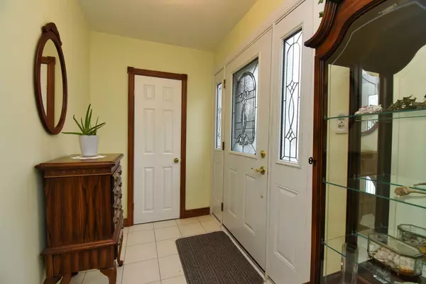 Hamilton, ON L8K 3W3,9 Carene AVE