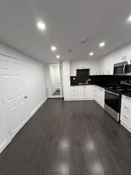 170 Ridge RD N #BSMNT, Aurora, ON L4G 0M3