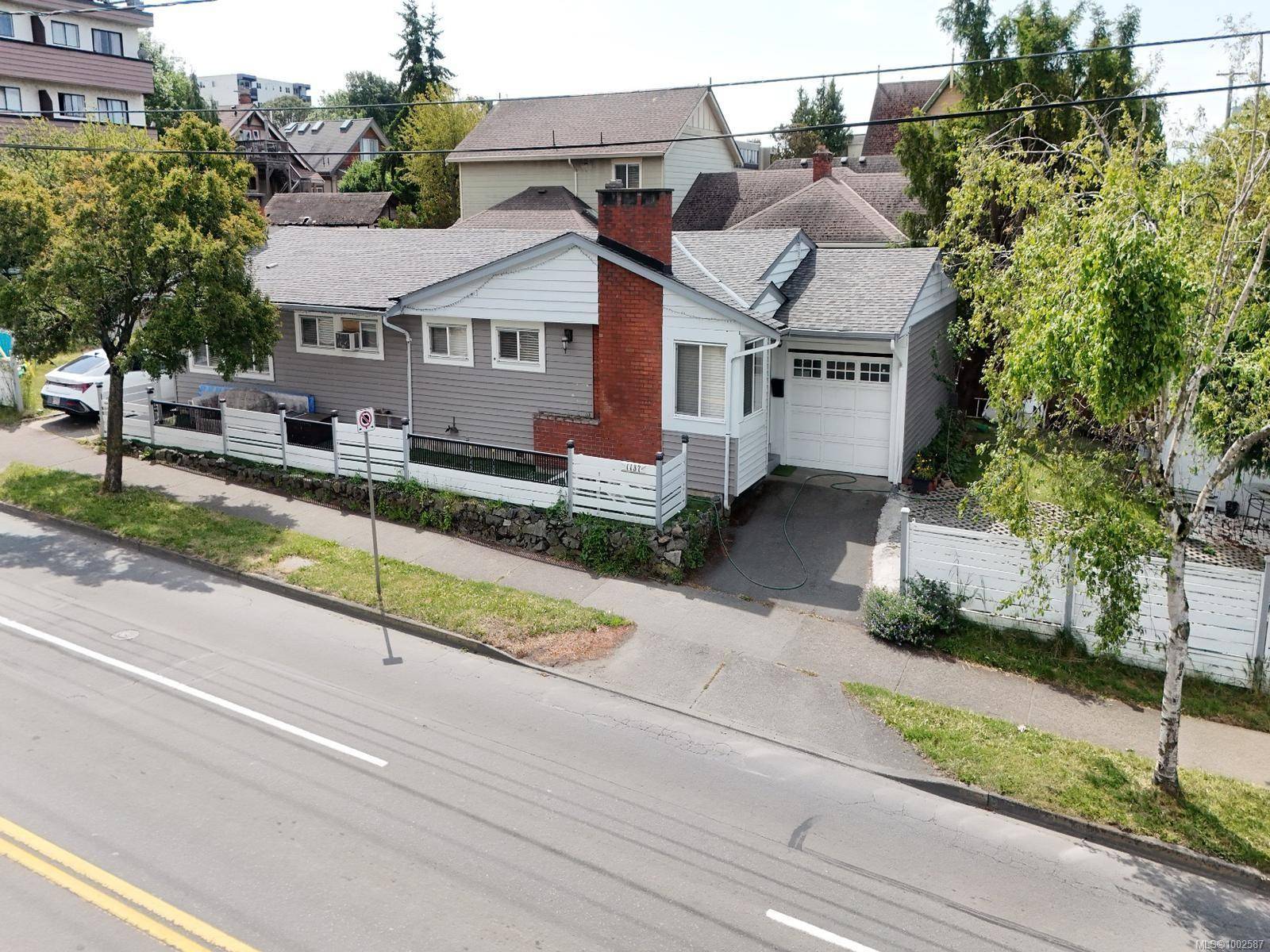 1137 Hillside Ave, Victoria, BC V8T 2A8