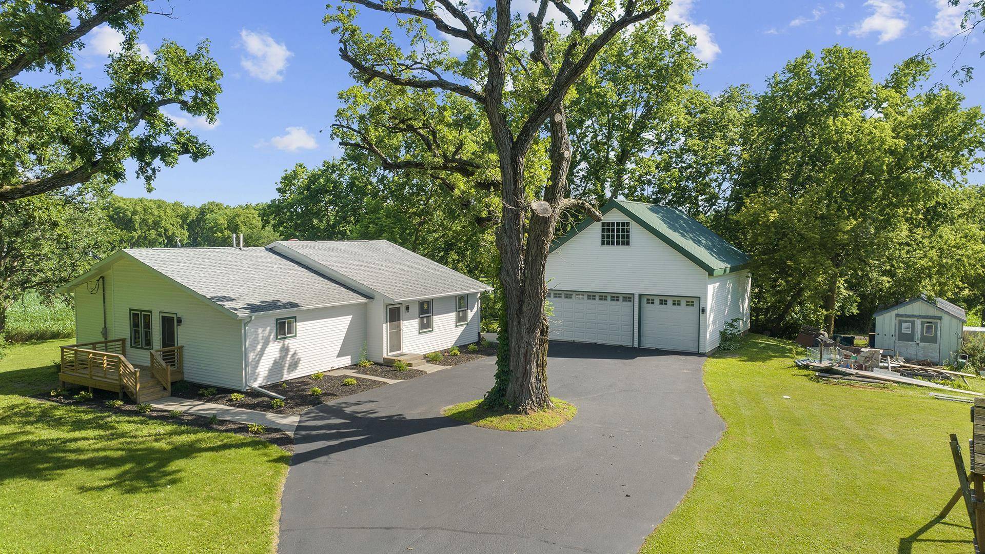 1071 E Honey Creek Road, Oregon, IL 61061