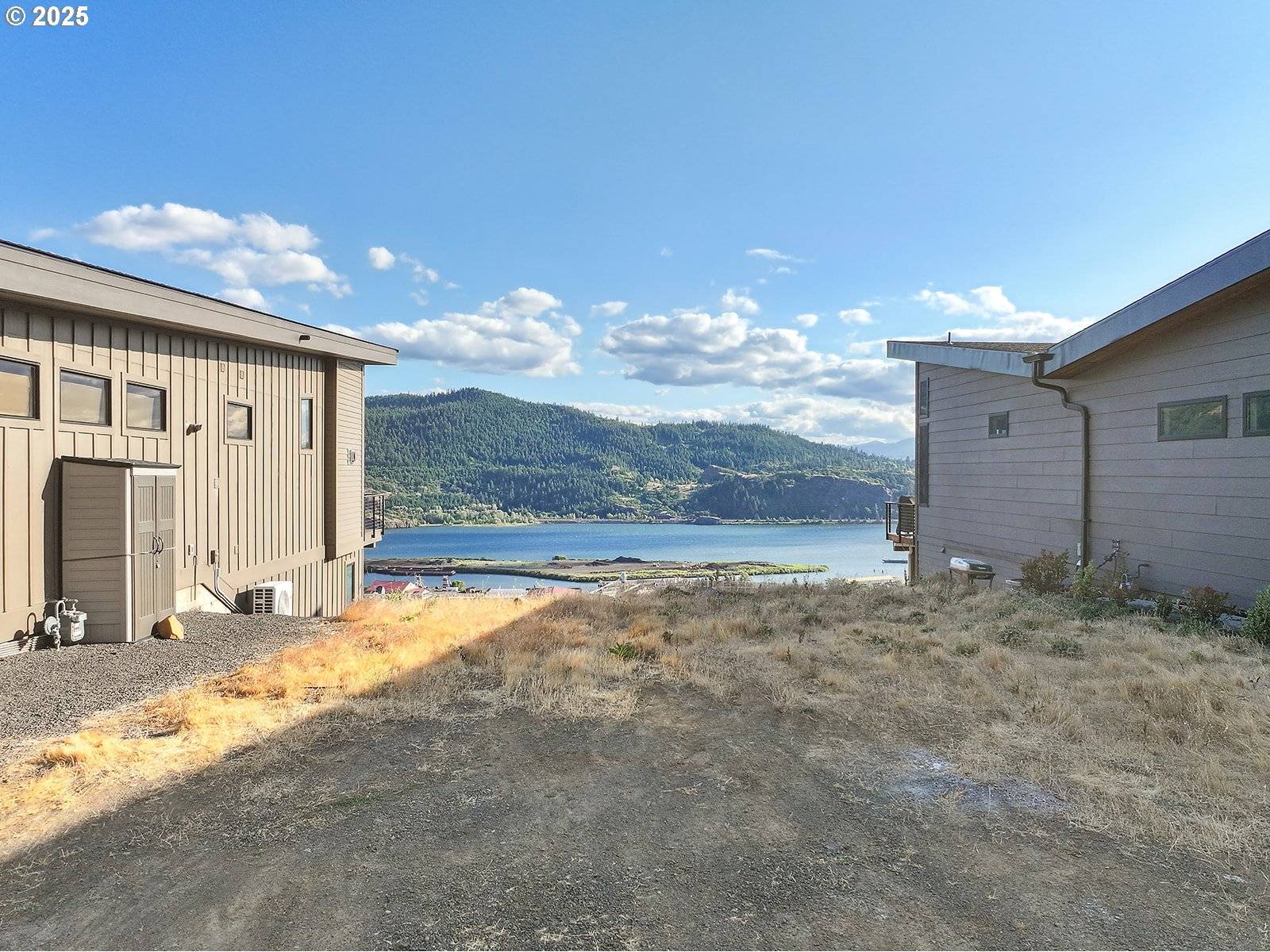 White Salmon, WA 98672,211 EAGLE RIDGE DR