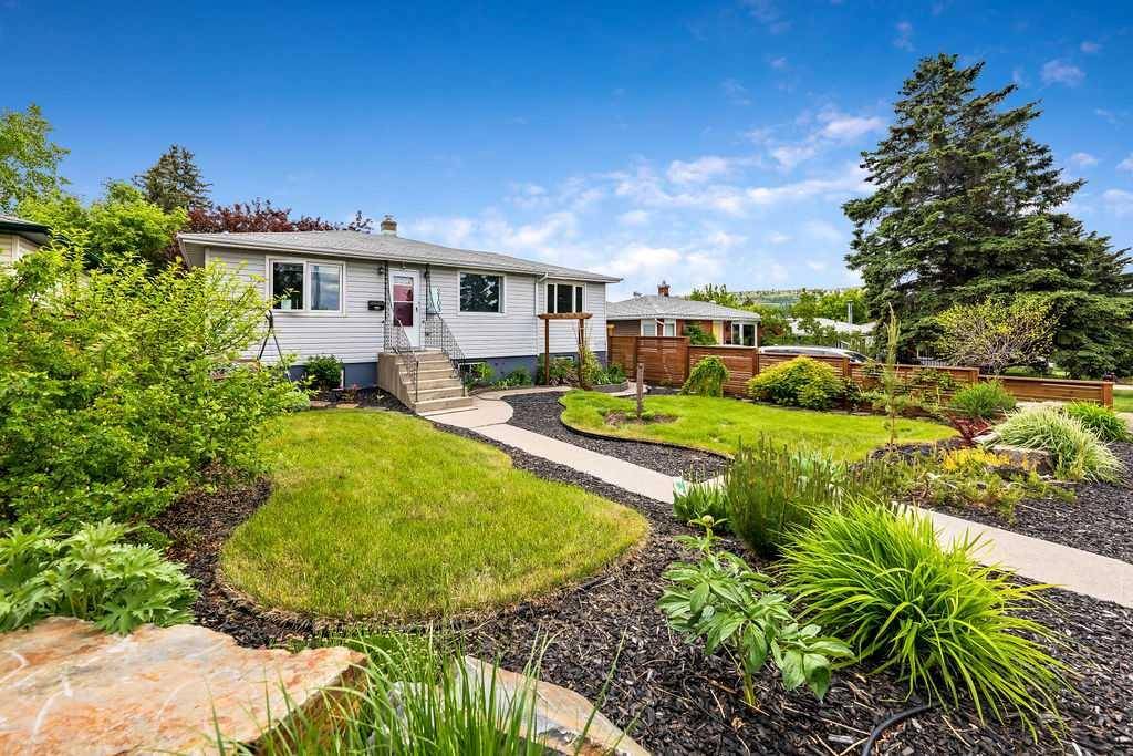 Calgary, AB T3B 1C4,2108 52 ST NW