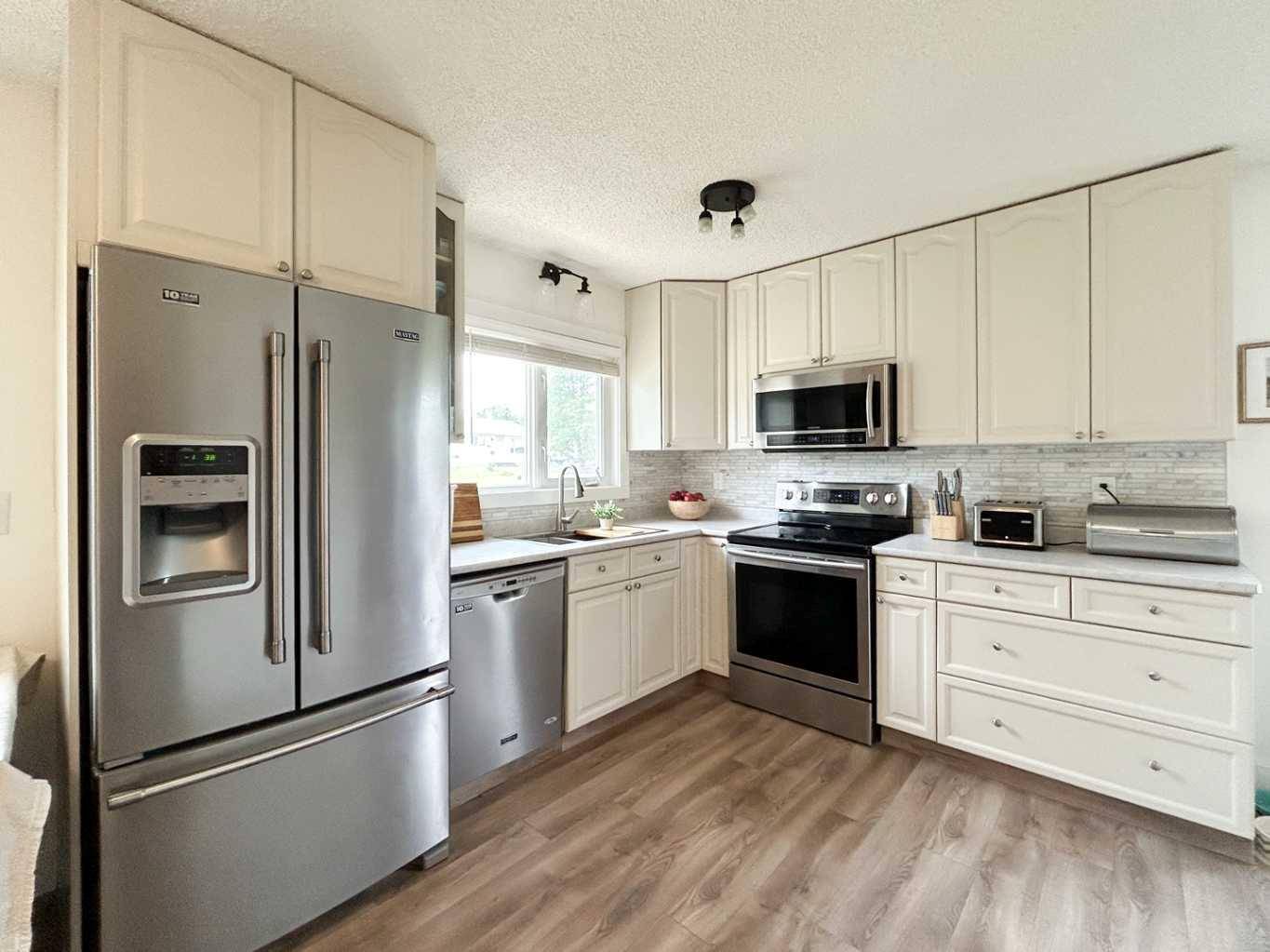 Fort Mcmurray, AB T9H 2P8,613 Beacon Hill DR