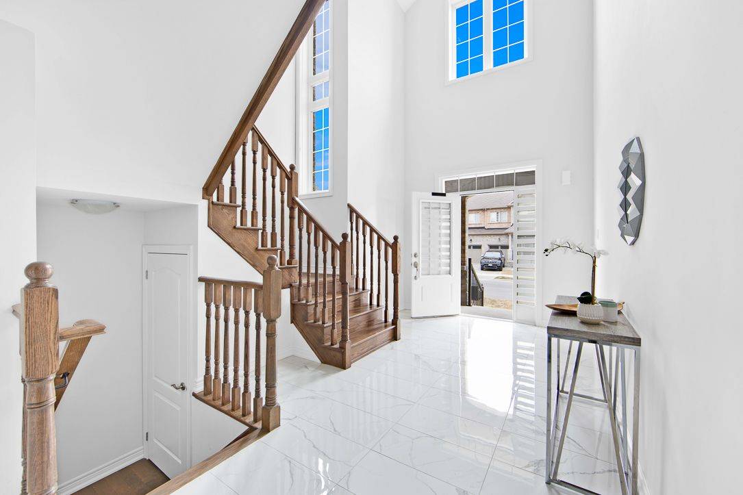 East Gwillimbury, ON L0G 1M0,46 Frederick Taylor WAY