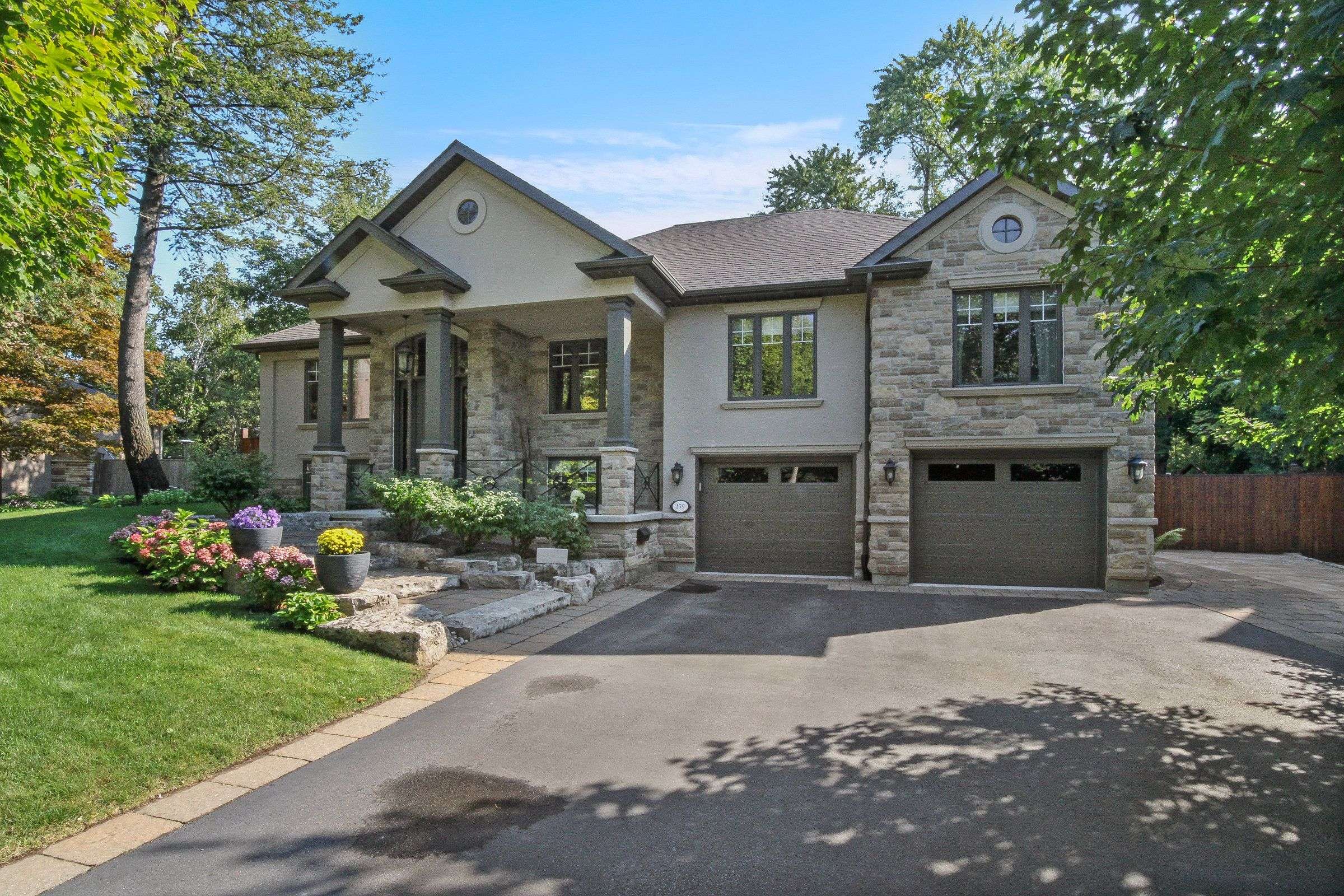 Oakville, ON L6L 1R3,159 Viewbank CRES