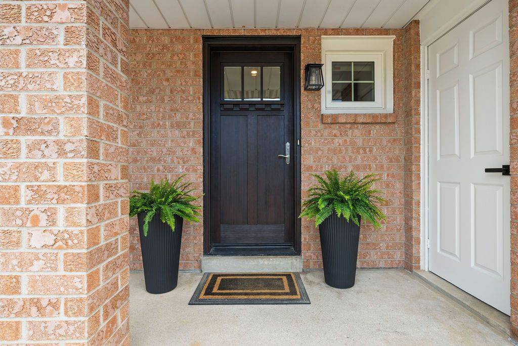 Oakville, ON L6L 5Y1,143 Speyside DR