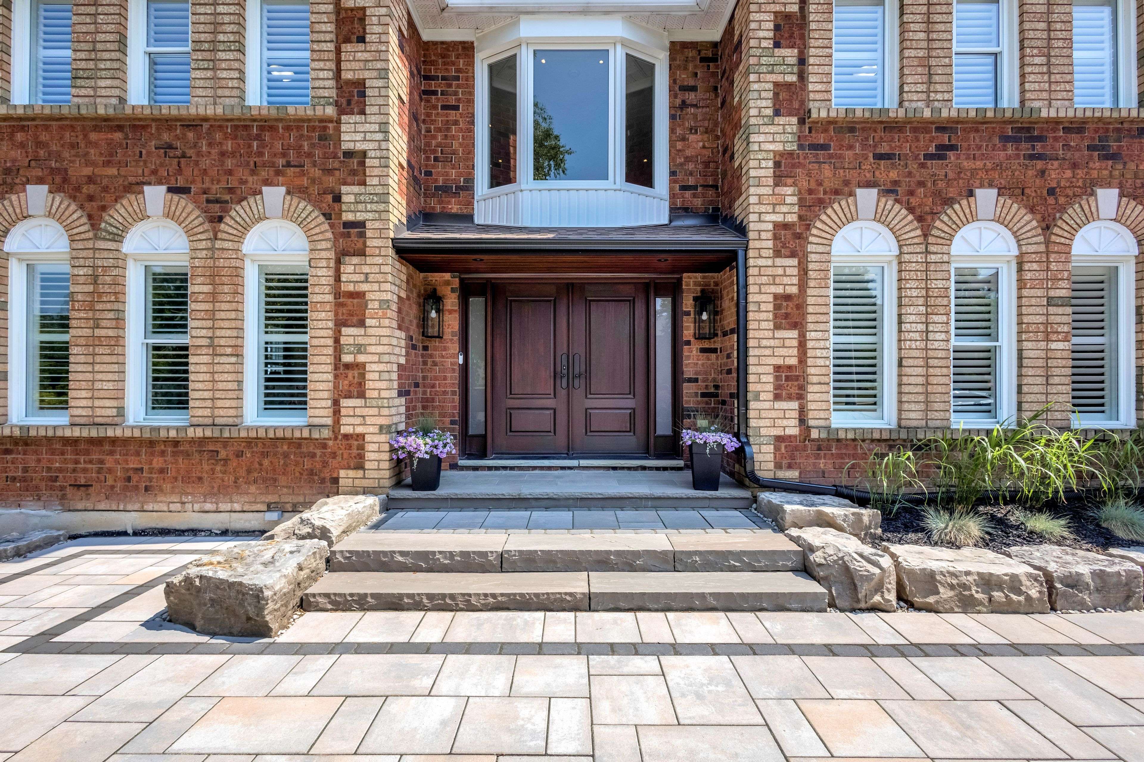 Burlington, ON L7P 4T3,1399 Winterberry DR