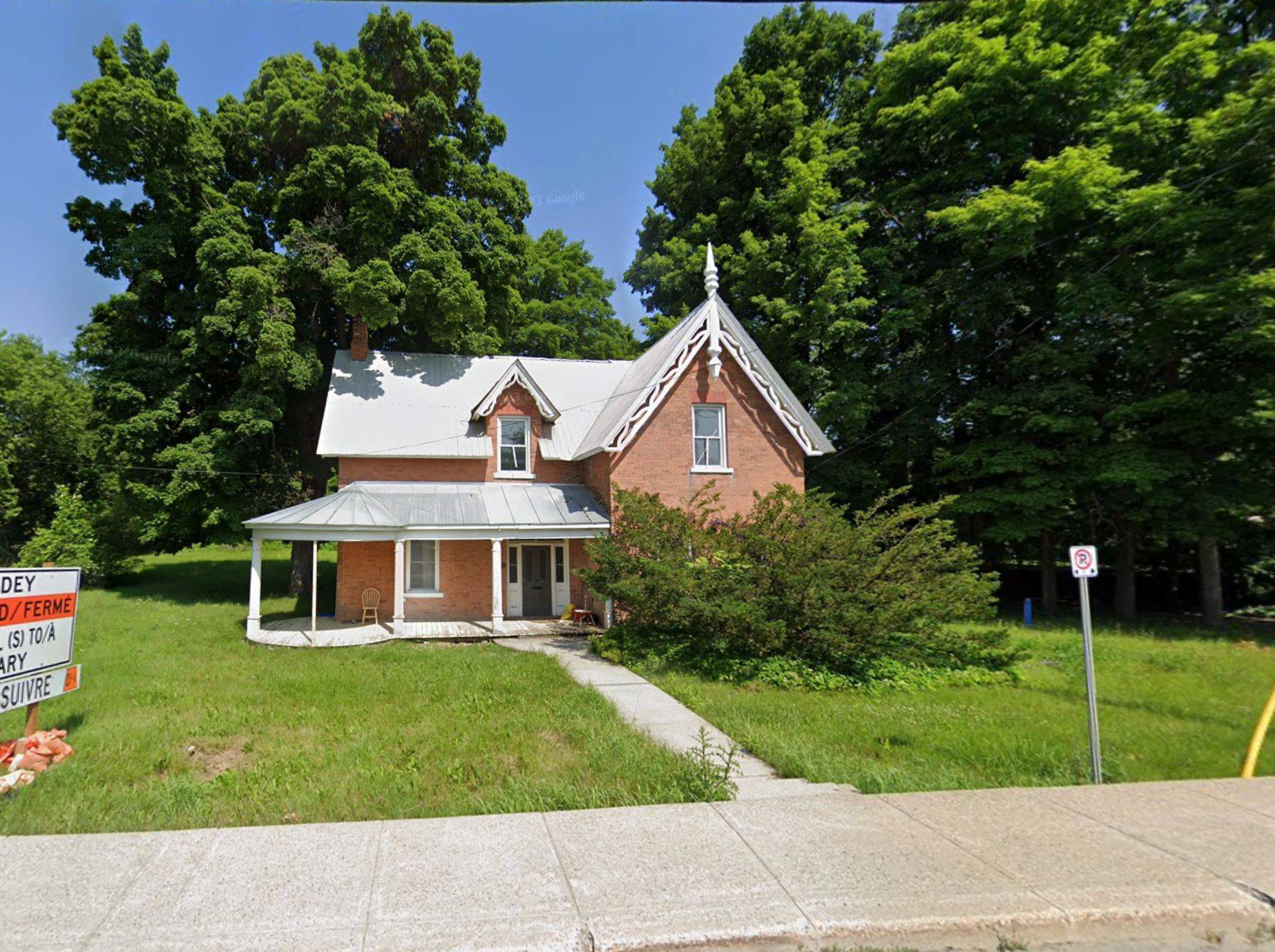 Arnprior, ON K7S 2K5,30 DANIEL ST