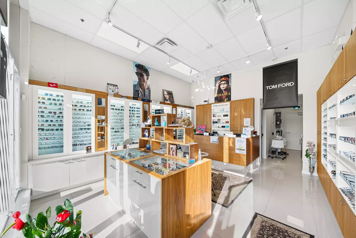 Richmond Hill, ON L4C 1V6,9610 Yonge ST #B10