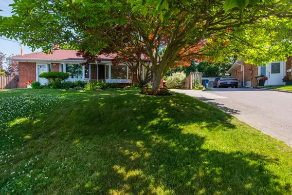 Toronto C13, ON M4A 2K5,86 MURELLEN CRES