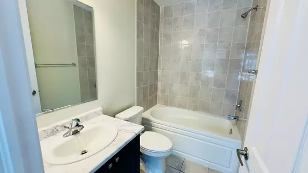 Brampton, ON L7A 5G8,284 Lagerfeld DR #26