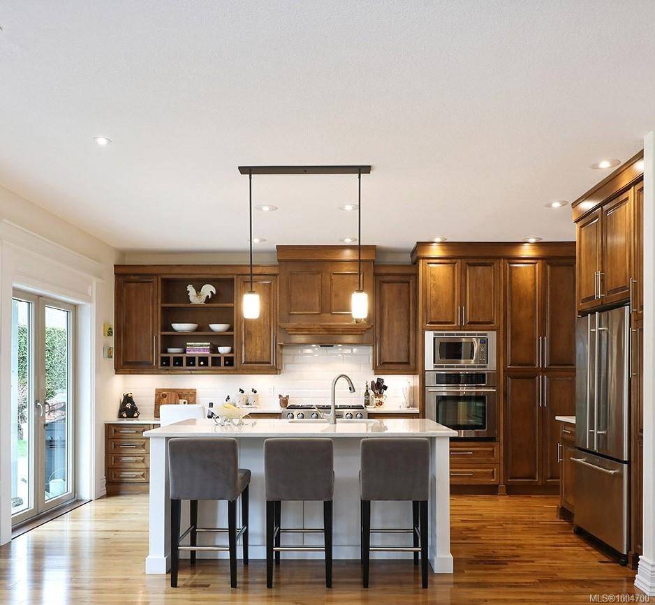 Qualicum Beach, BC V9K 0A2,842 Bluffs Dr