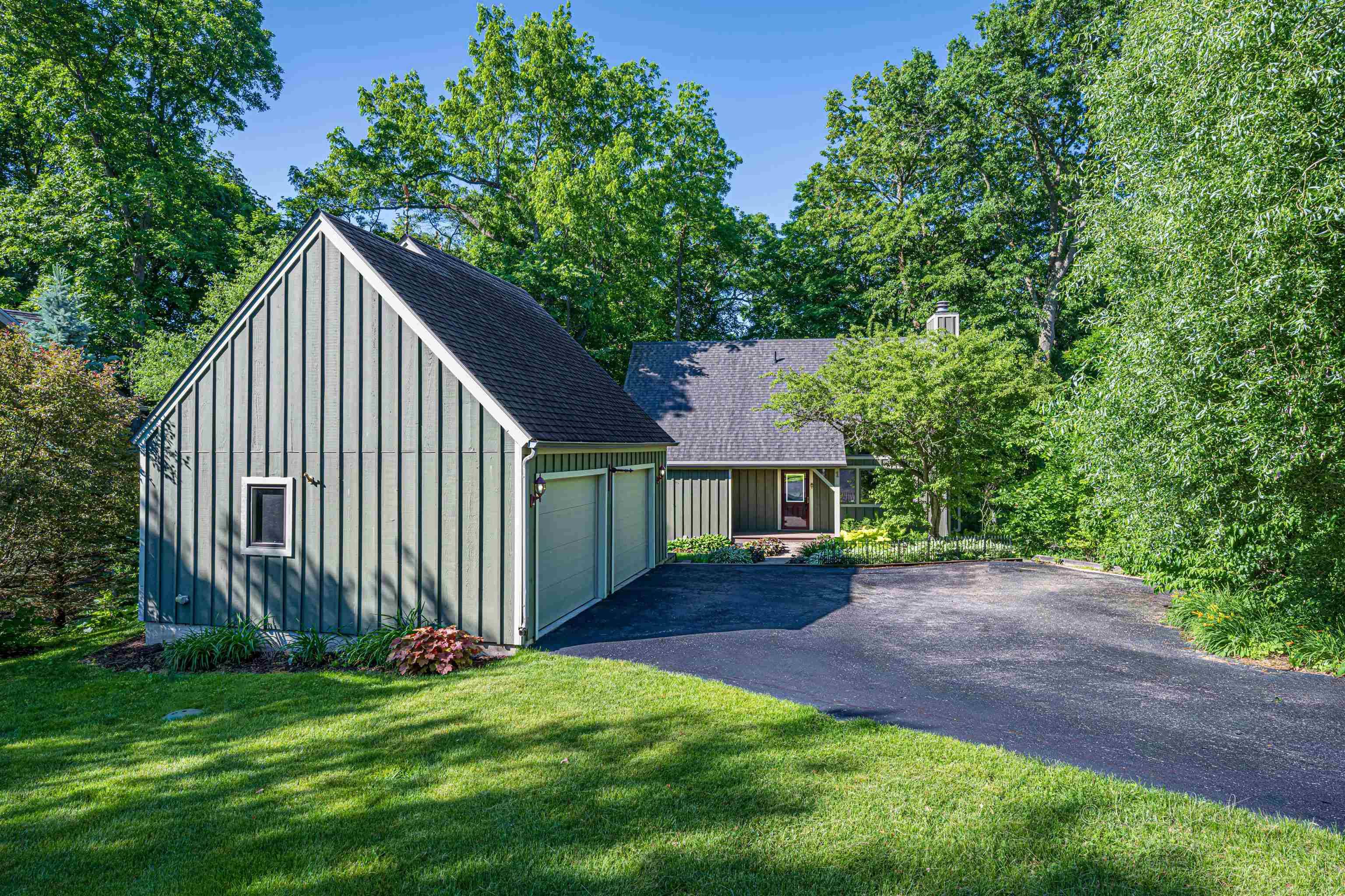1 Colony Lane, Galena, IL 61036