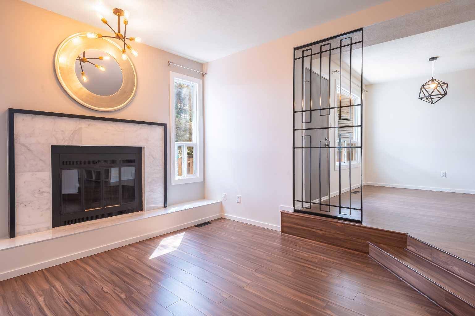 Edmonton, AB T6H 5S9,4403 Riverbend RD #19