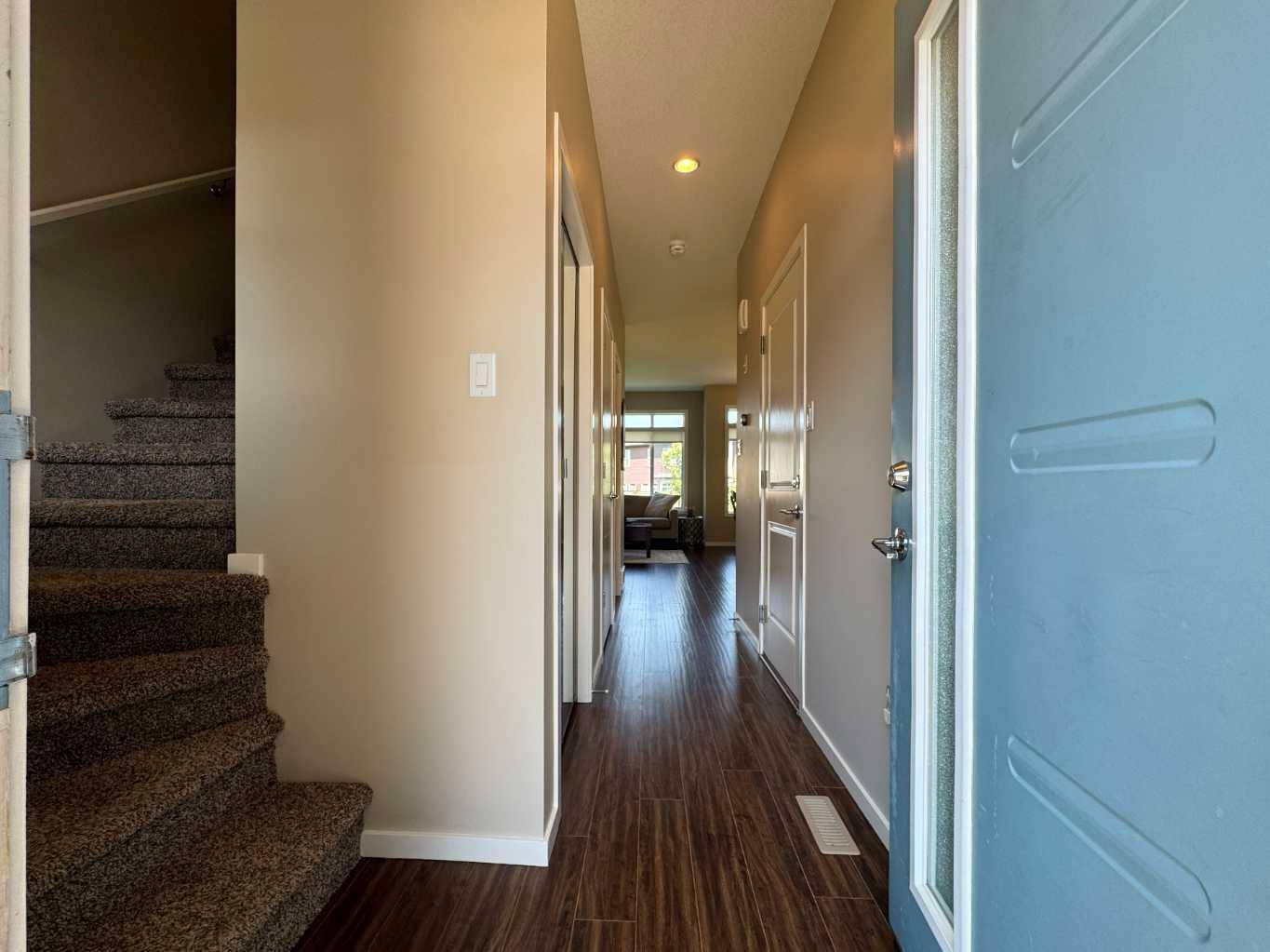 Lethbridge, AB T1J 5K5,442 Highlands BLVD W #2