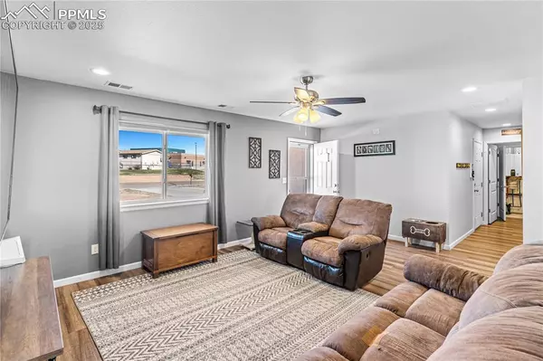 Pueblo, CO 81007,592 E Earl DR