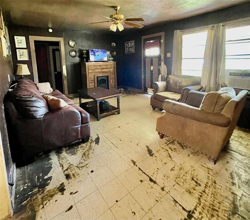 Whitney, TX 76692,514 W Roosevelt Avenue