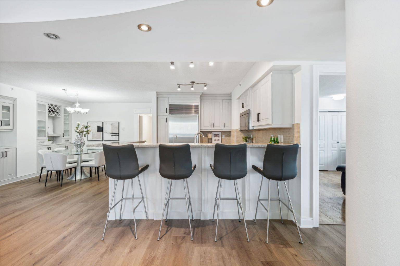 Calgary, AB T2P 4X2,400 Eau Claire AVE Southwest #1505