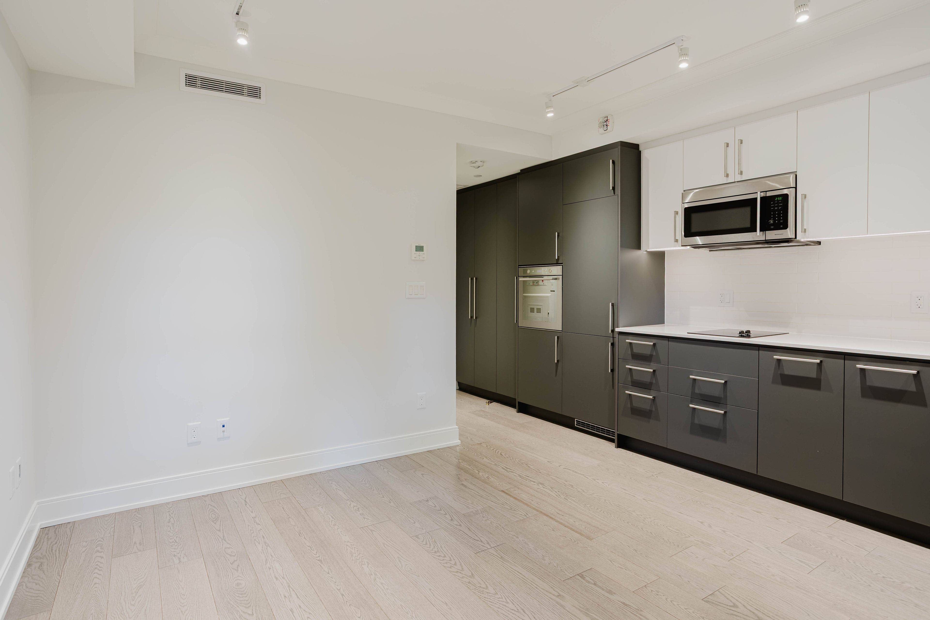 Toronto C02, ON M4V 1H9,2 Clarendon AVE #117
