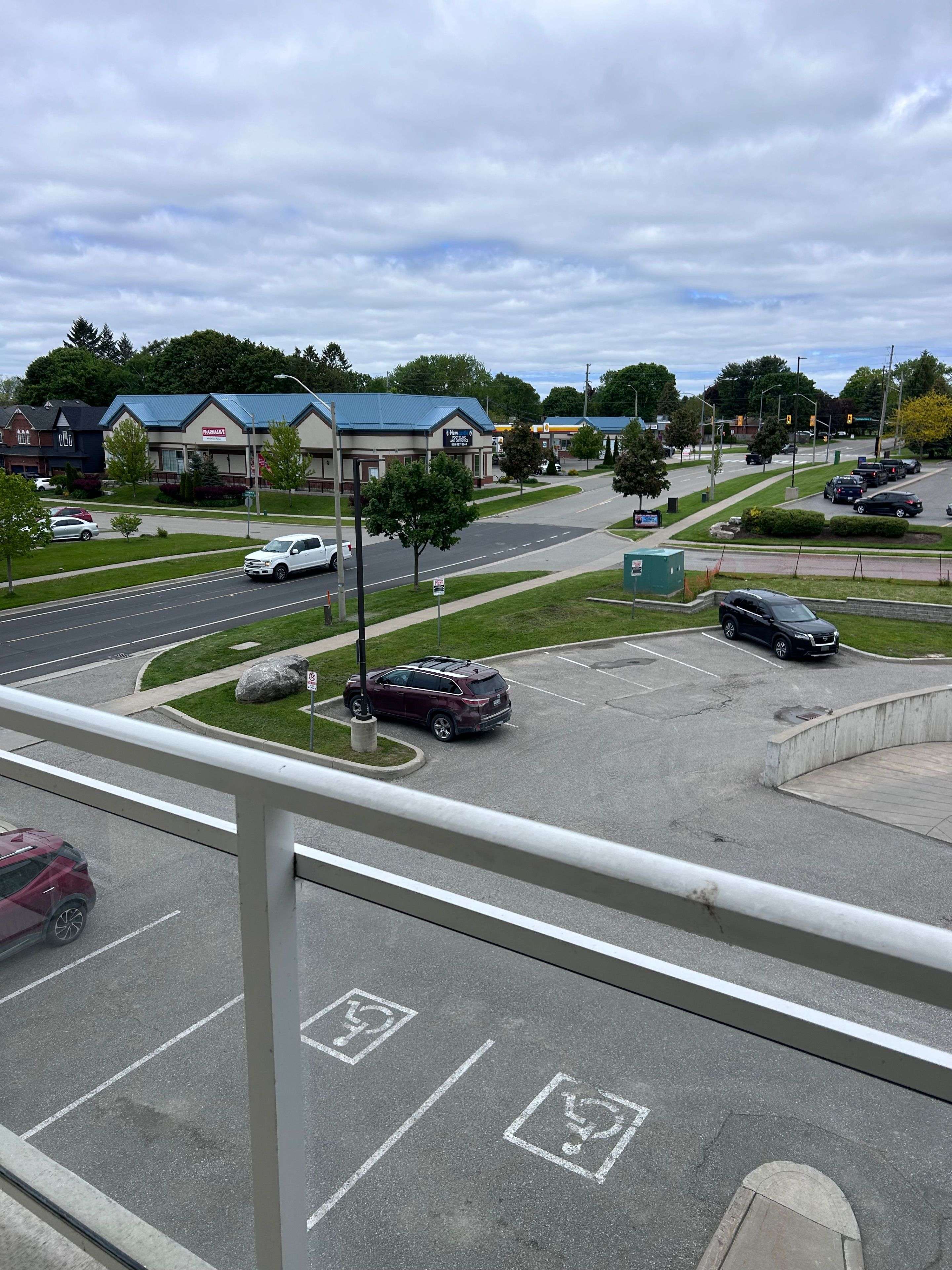 Clarington, ON L1B 0V4,21 Brookhouse DR #320