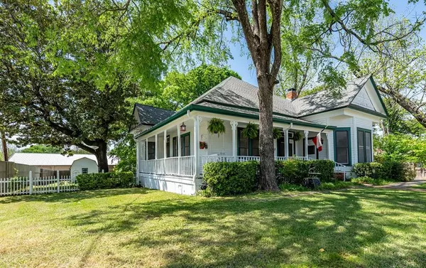 701 N Johnson Street,  Mineola,  TX 75773