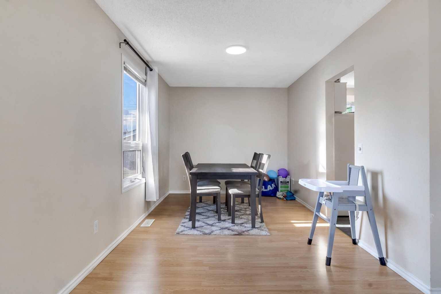 Calgary, AB T2A 4G2,348 Penworth WAY SE