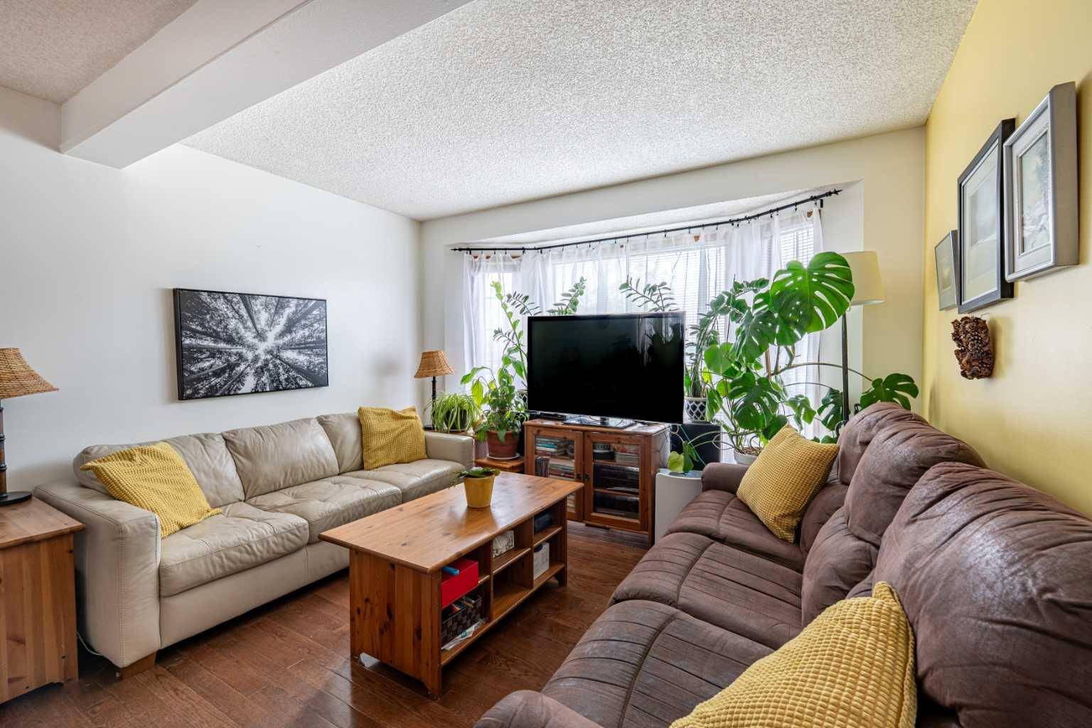 5122 Erin PL SE, Calgary, AB T2B 3H5