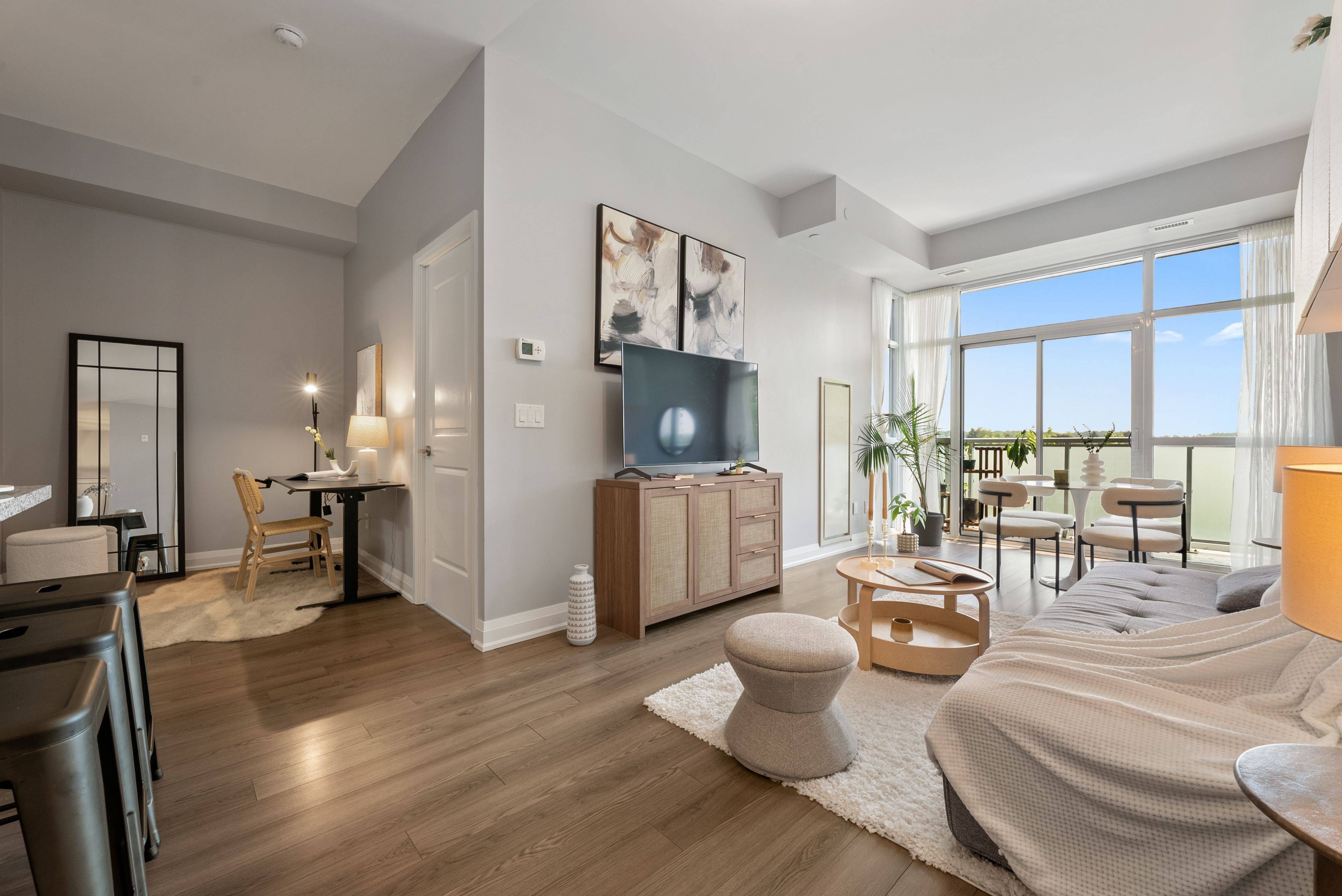 Richmond Hill, ON L4B 3V1,8763 Bayview AVE #528