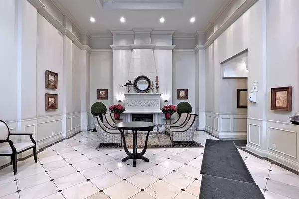 Richmond Hill, ON L4C 0T5,350 Red Maple RD #817
