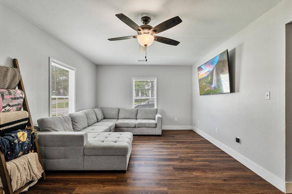 Denison, TX 75020,25 W Parnell Street
