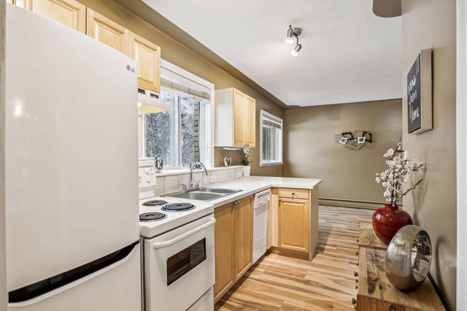 2417 2 ST SW #14, Calgary, AB T2S 1S9