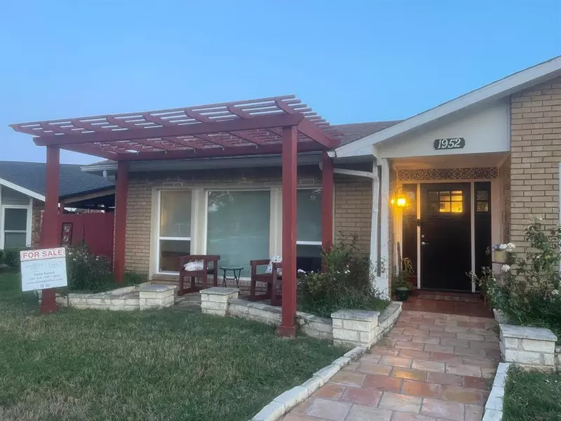 1952 Rambling Ridge Lane, Carrollton, TX 75007