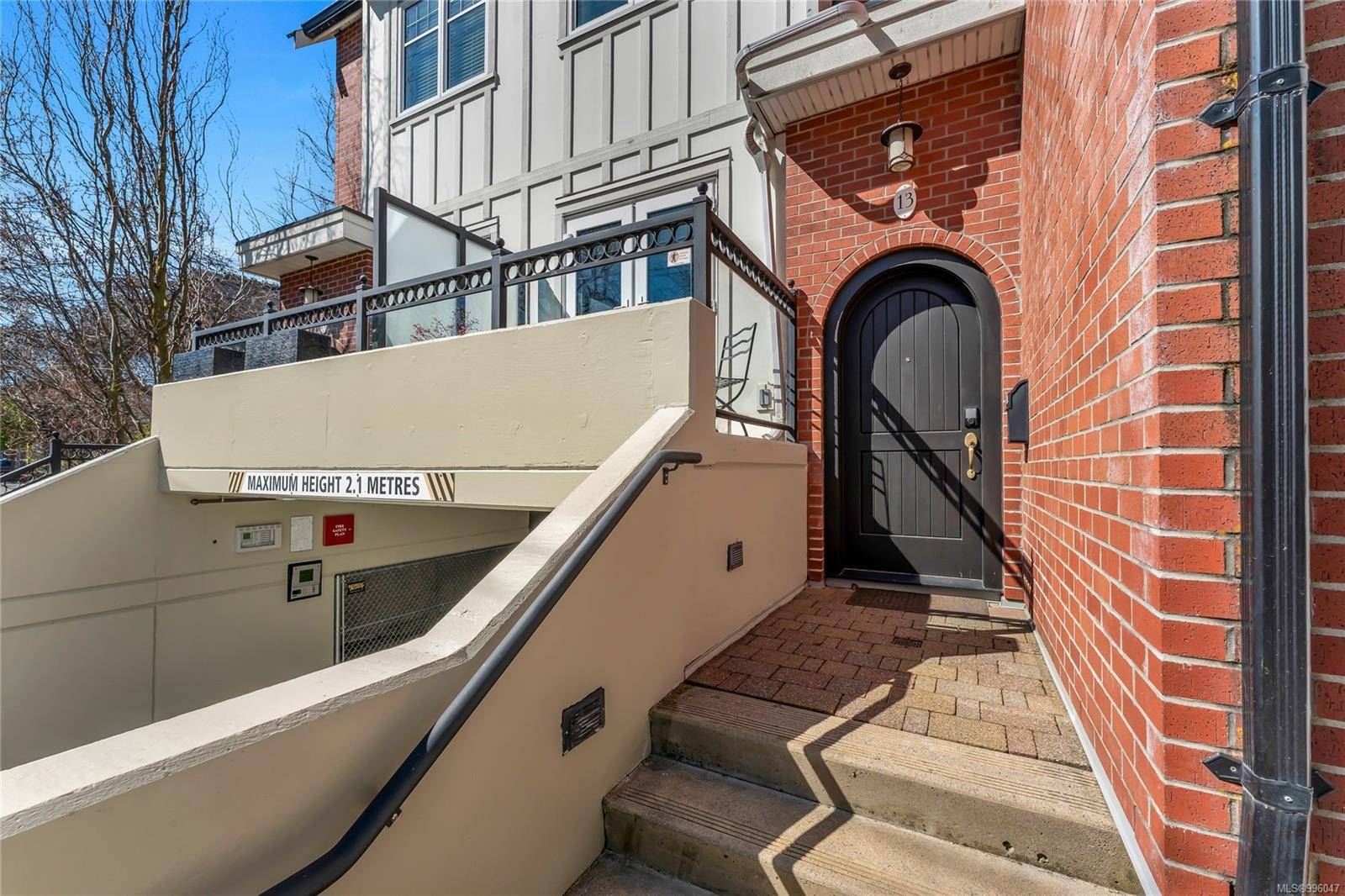 Victoria, BC V8V 1V1,675 Superior St #13