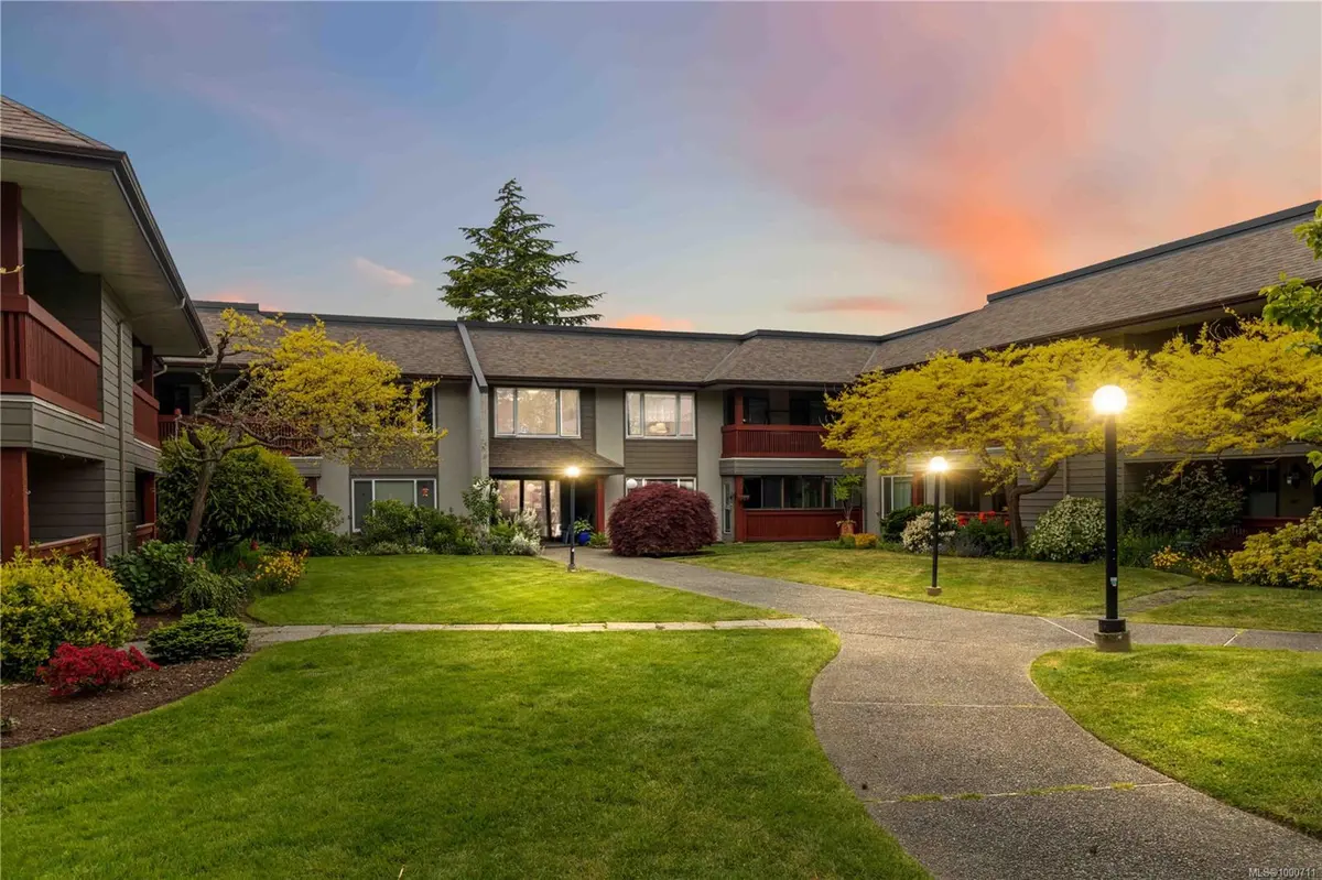 Sidney, BC V8L 2X9,10110 Fifth St #215