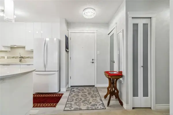 Sidney, BC V8L 2X9,10110 Fifth St #215