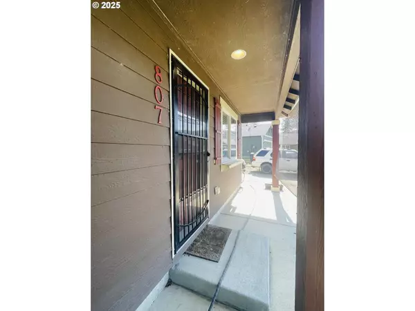 Roseburg, OR 97471,807 CALLAHAN DR