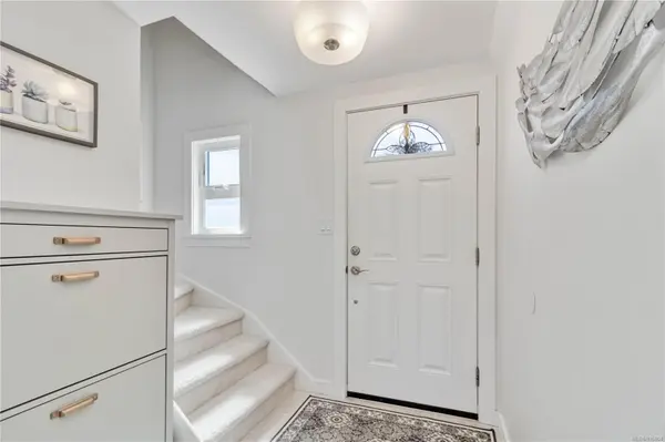 Saanich, BC V8Z 1M1,394 Burnside Rd W