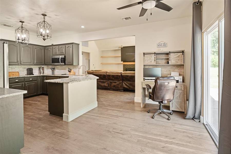 109 Enchanted Drive, Enchanted Oaks, TX 75156