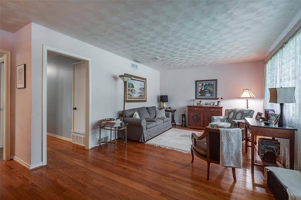 Dallas, TX 75228,8236 Claremont Drive