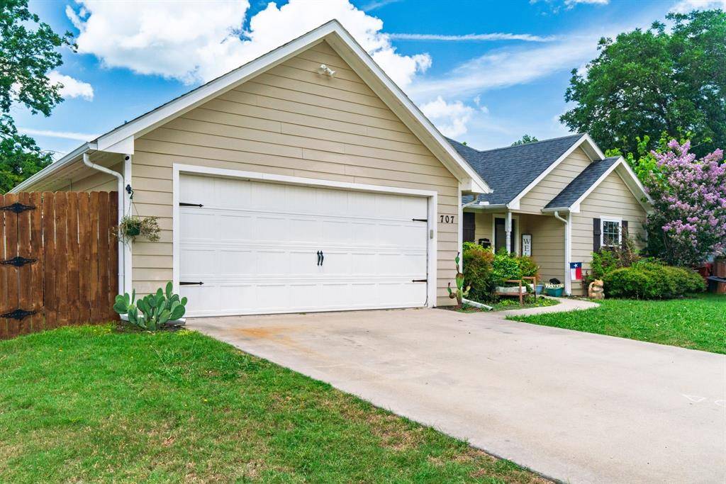 Farmersville, TX 75442,707 N Main