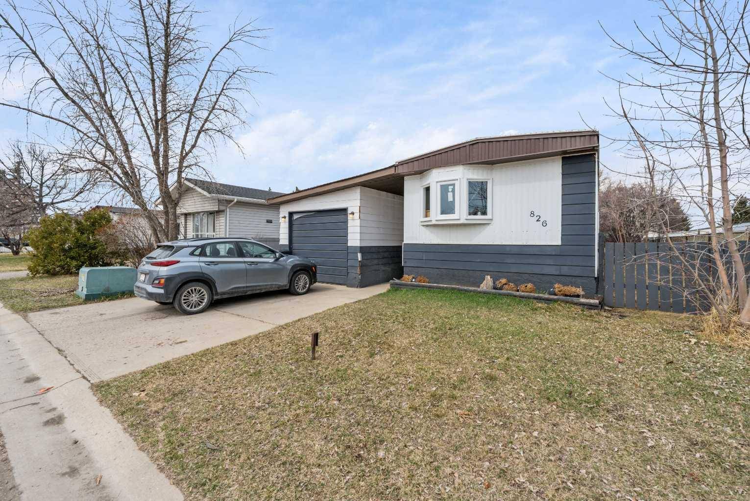 Strathmore, AB T1P 1E5,826 Brentwood CRES