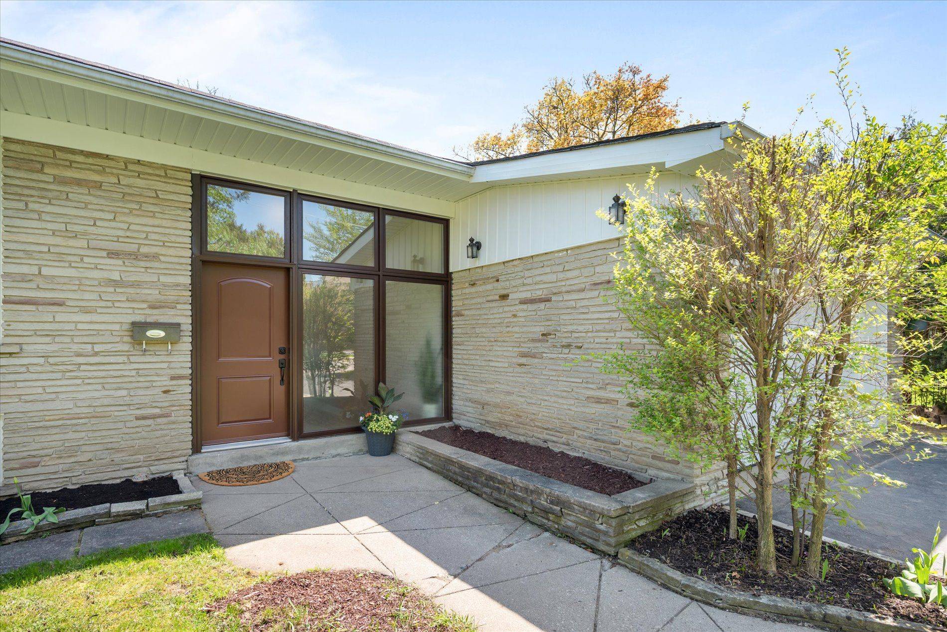 Toronto C15, ON M2K 1X1,17 Ravenscroft CIR