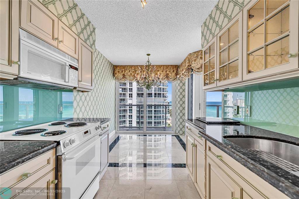Sunny Isles Beach, FL 33160,16445 Collins Ave  #1026
